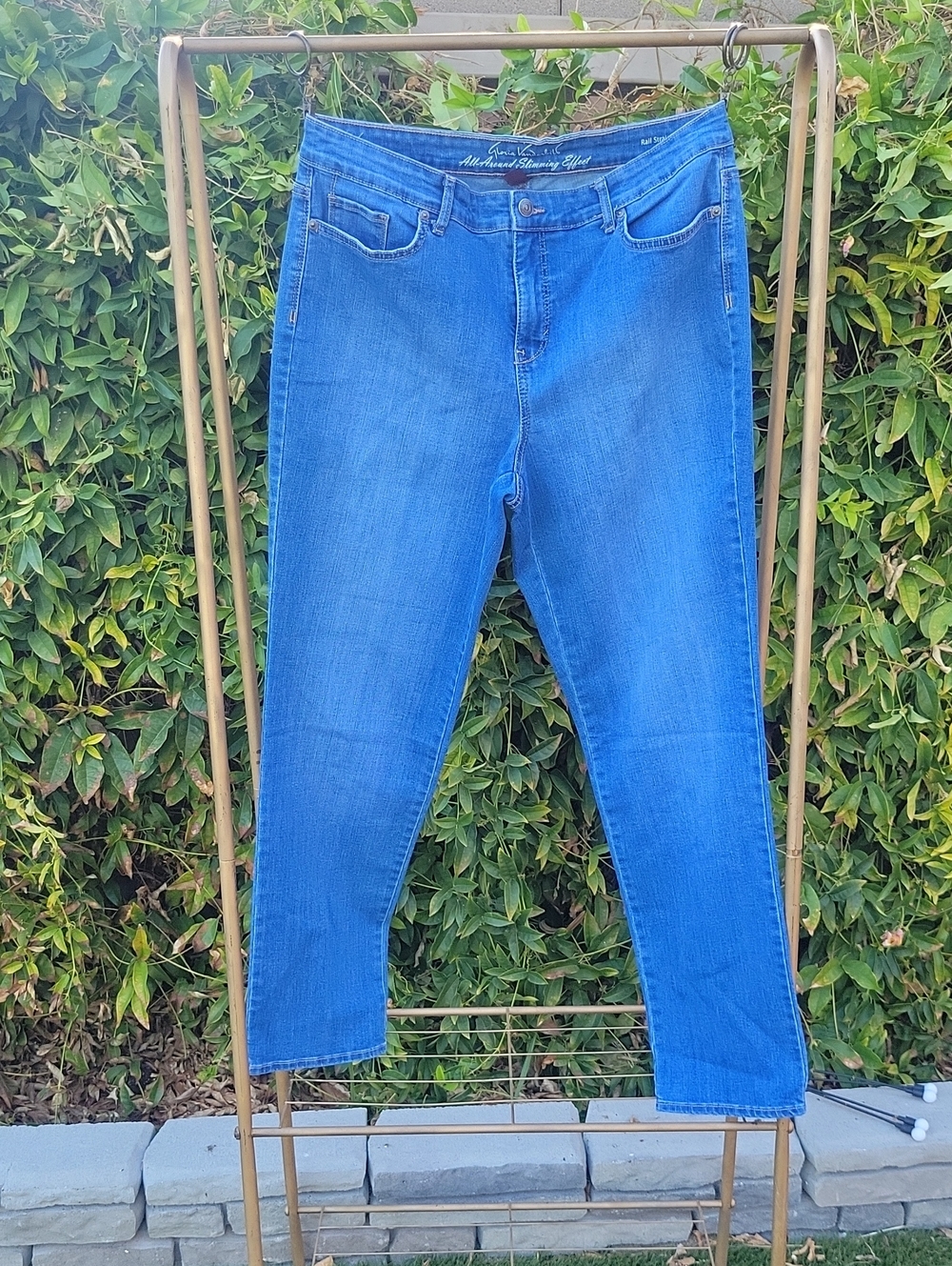 Gloria Vanderbilt Classic Blue Straight Leg Jeans Sz 12